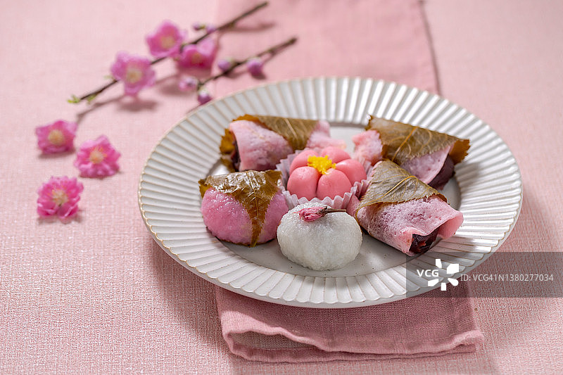 日式传统甜点樱花糯米糍图片素材