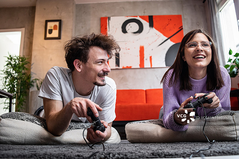 游戏带我们回到童年图片素材