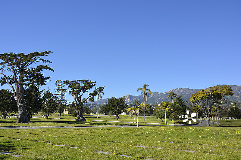圣伊内斯山前的圣巴巴拉公墓图片素材