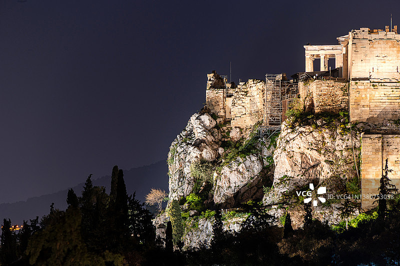 希腊雅典卫城夜间照明局部图片素材