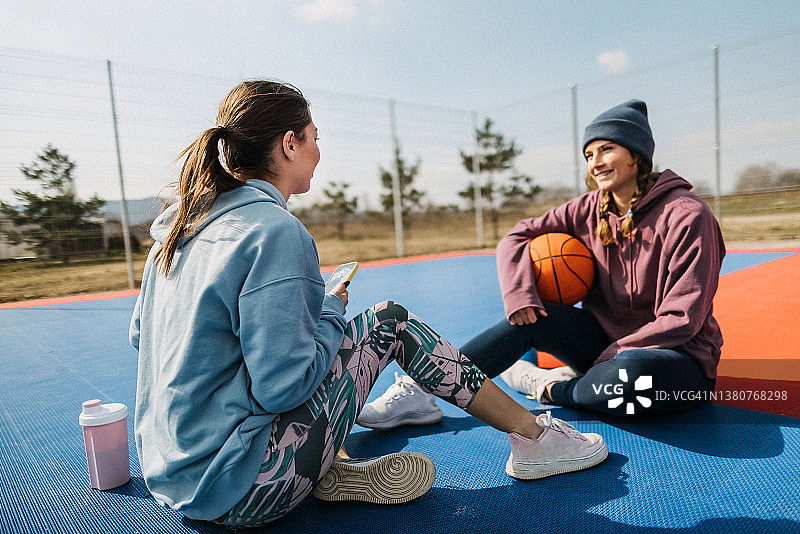 训练前的短暂休息图片素材