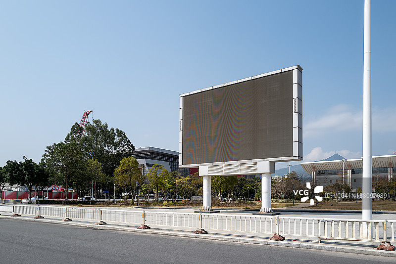 城市中的大型LED广告屏图片素材