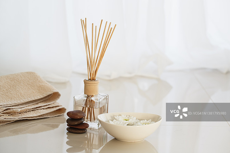 芳香疗法：呵护自己的简单方式图片素材