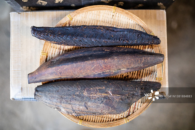 篮子里的鲣鱼图片素材