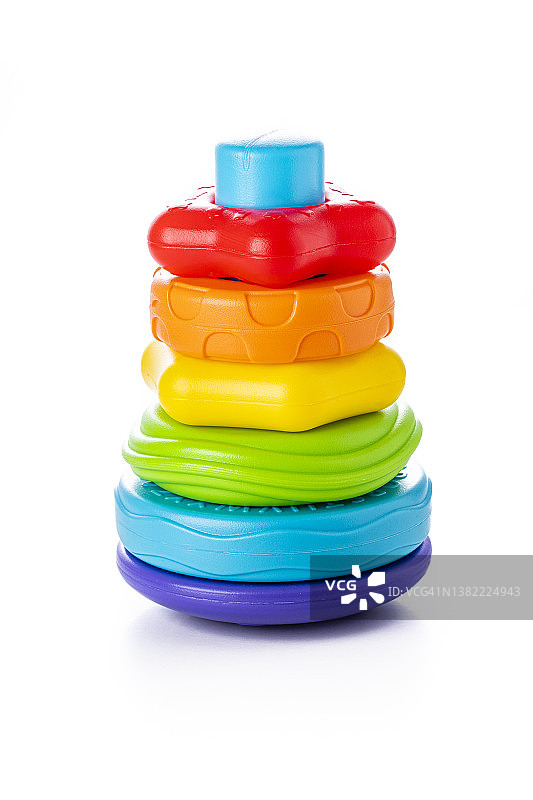 白色背景上的彩色金字塔玩具图片素材