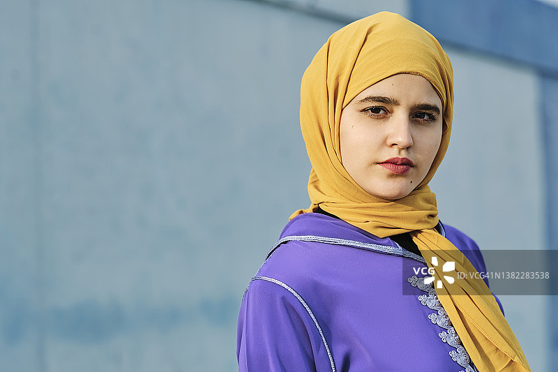 戴希贾布的年轻女人图片素材