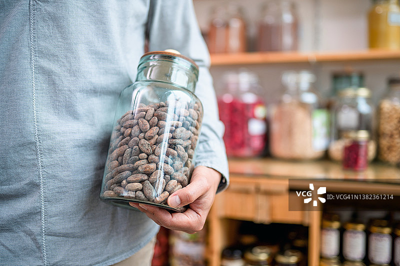 零浪费商店中罐装可可豆特写图片素材