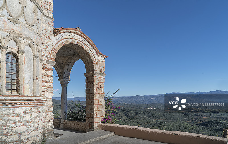 希腊山顶上的东正教教堂图片素材