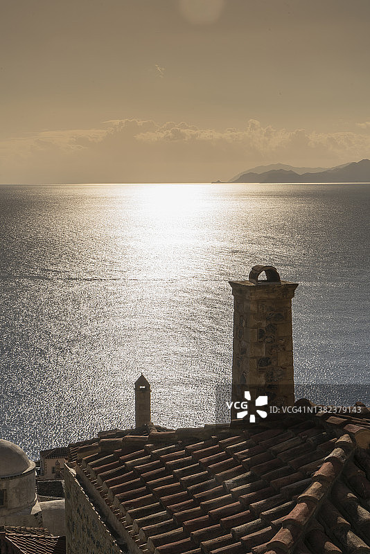 希腊海边古老的防御城市图片素材