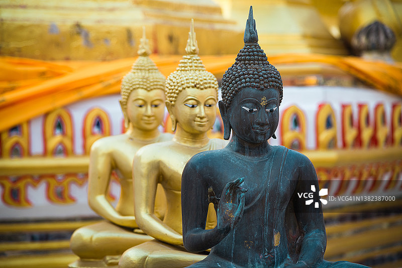 泰国达府佛教寺庙中的佛像图片素材