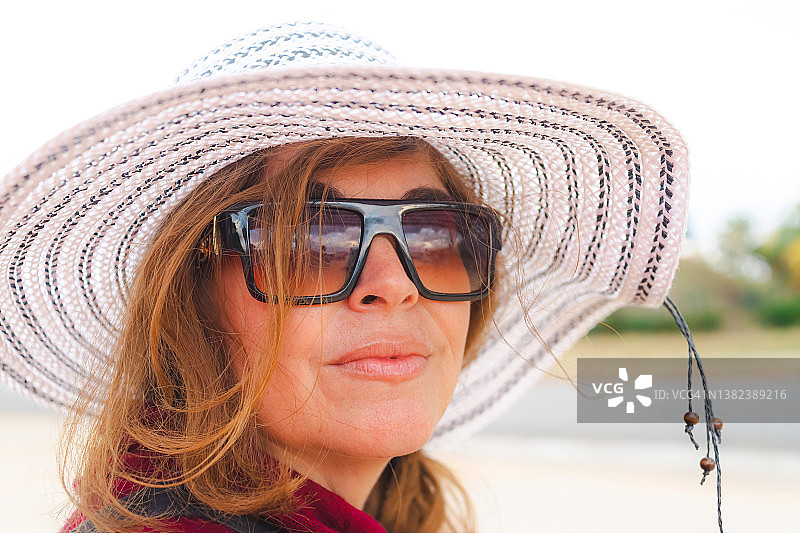 中年妇女肖像图片素材