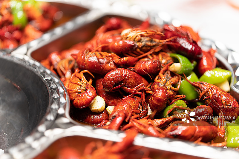 中国餐桌上的小龙虾图片素材