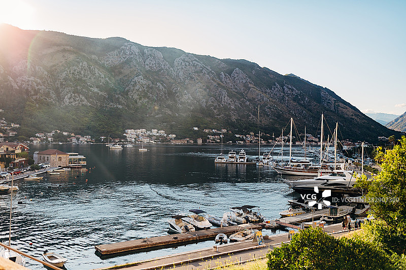科托尔湾（黑山，亚得里亚海）的壮丽景色图片素材