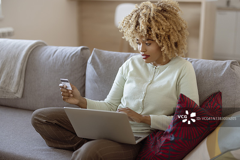 是时候进行一些网上购物了图片素材