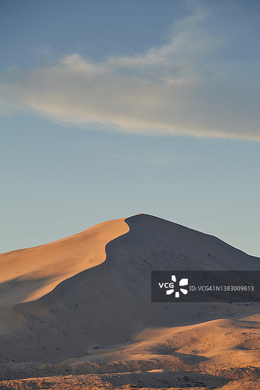 日落时分的凯尔索沙丘，莫哈韦沙漠，美国加利福尼亚州图片素材