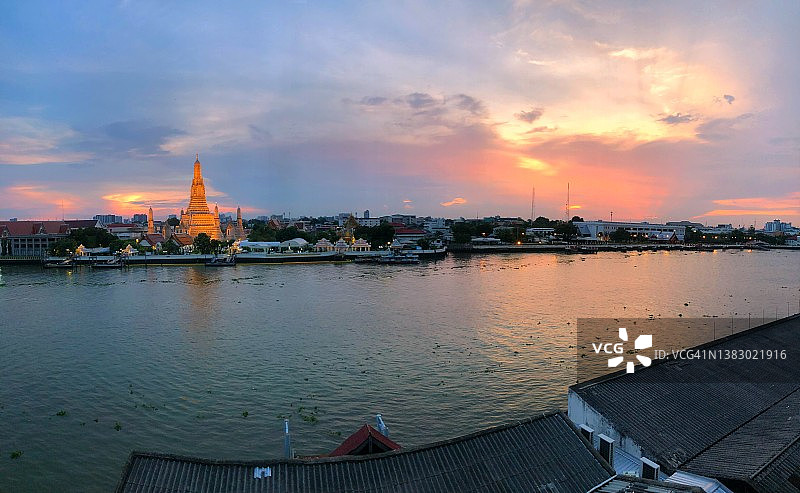 曼谷郑王庙，日落时分图片素材