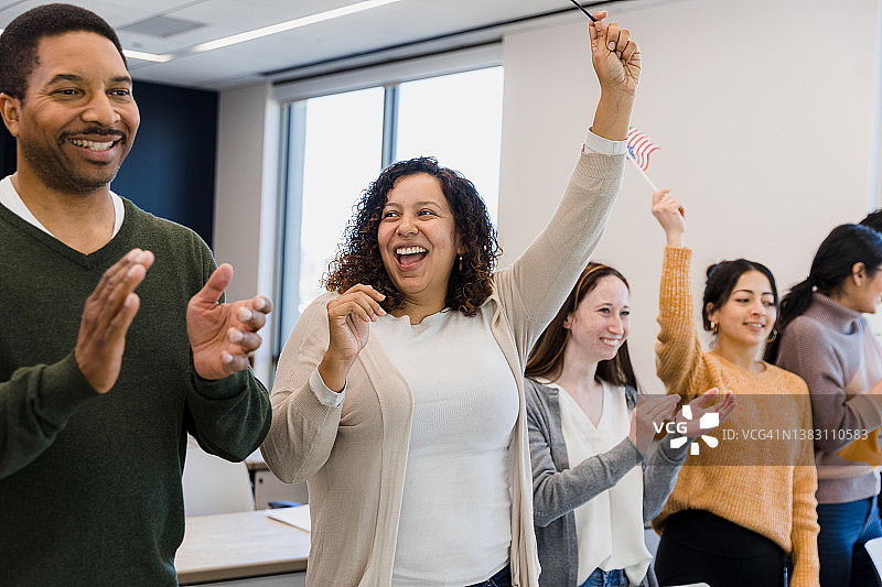 欢呼的班级图片素材