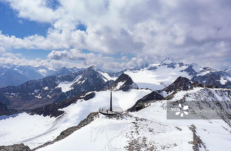 奥地利蒂罗尔州厄茨塔尔阿尔卑斯山脉索尔登雷滕巴赫冰川施瓦泽施内德自然平台图片素材