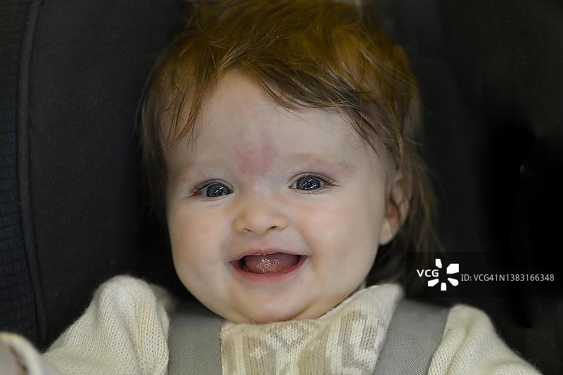 5个月大的女孩，肖像，笑，德国巴登-符腾堡州斯图加特图片素材