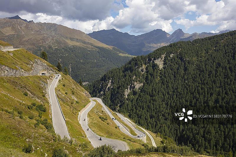 蒂梅尔斯约赫高山公路：蒂罗尔和南蒂罗尔之间的山口图片素材