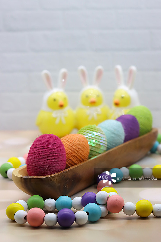 木制托盘里的鸡蛋图片素材