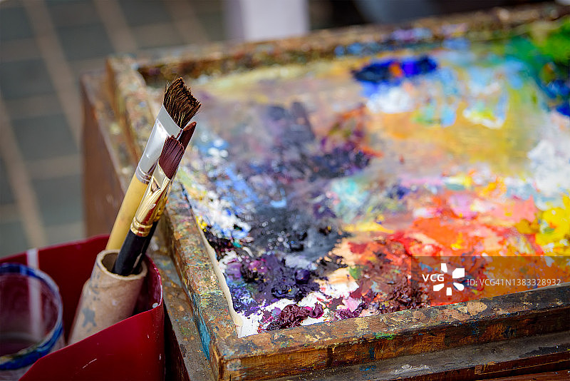 艺术家创作抽象油画图片素材