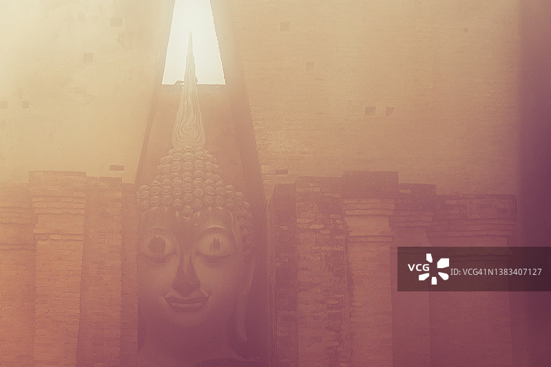 泰国素可泰西春寺的佛像，暹罗古都图片素材