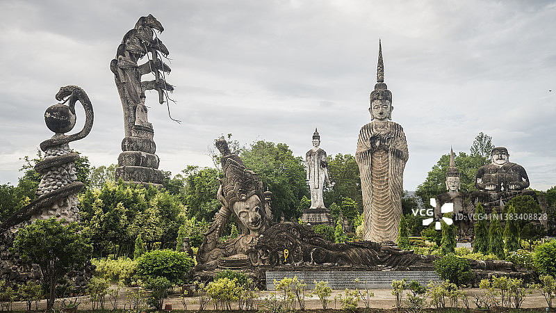 泰国廊开 Sala Kaew Ku 公园的神灵雕塑图片素材