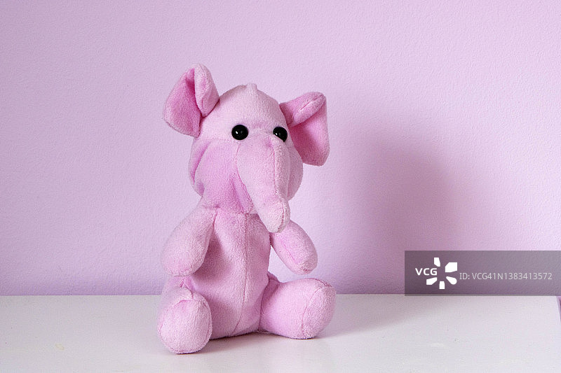 粉色大象玩具静物摄影图片素材