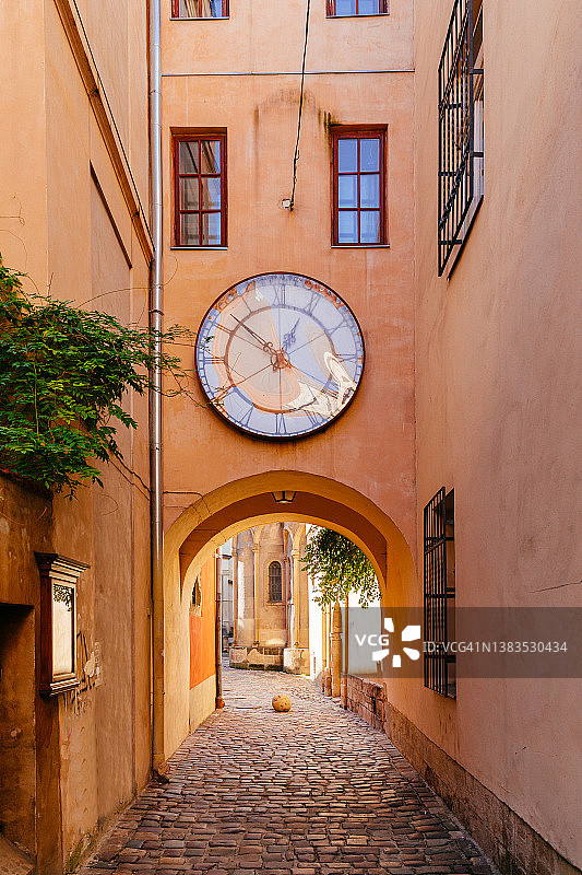 乌克兰利沃夫老城区的狭窄小巷图片素材