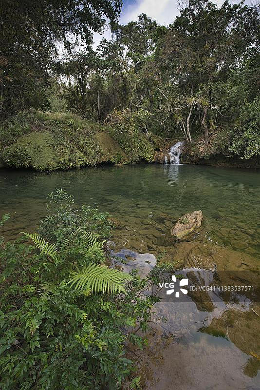 古巴瓜纳亚拉公园瀑布图片素材