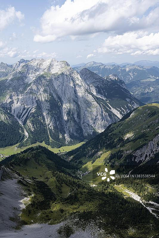 从奥地利蒂罗尔Lamsenspitze山观看卡文德尔山脉图片素材