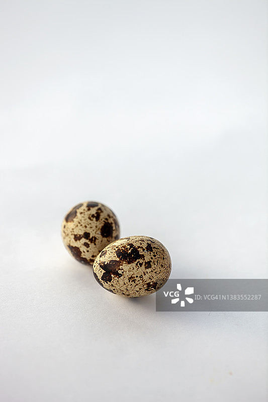 两颗鹌鹑蛋图片素材