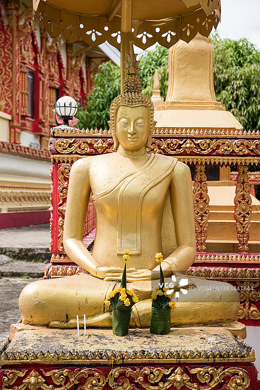 寺庙金色佛像特写图片素材