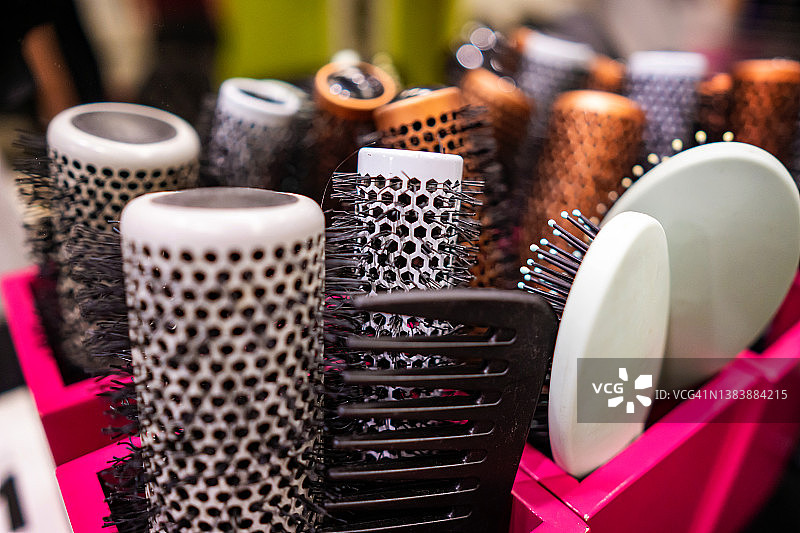 美发沙龙中的各种梳子图片素材