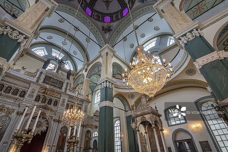 土耳其伊斯坦布尔贝伊奥卢区塔拉巴西社区的圣君士坦丁和海伦希腊东正教教堂图片素材