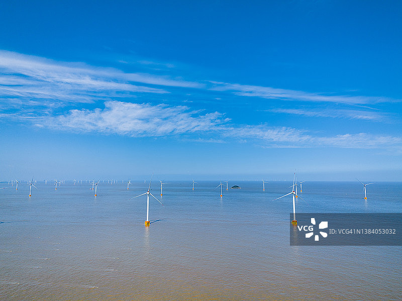 中国上海东部海岸海上风电场航拍图片素材