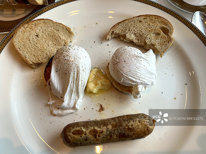 两份香肠水波蛋早餐图片素材