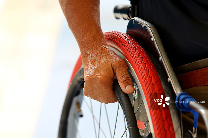 残疾亚洲男子图片素材