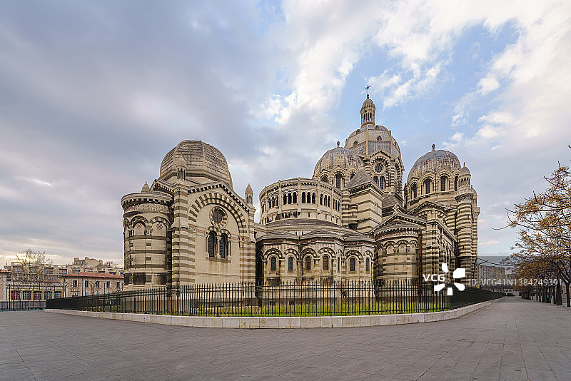 马赛主教座堂的日出图片素材