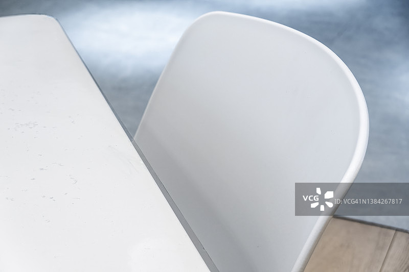 白色桌椅的抽象图案图片素材