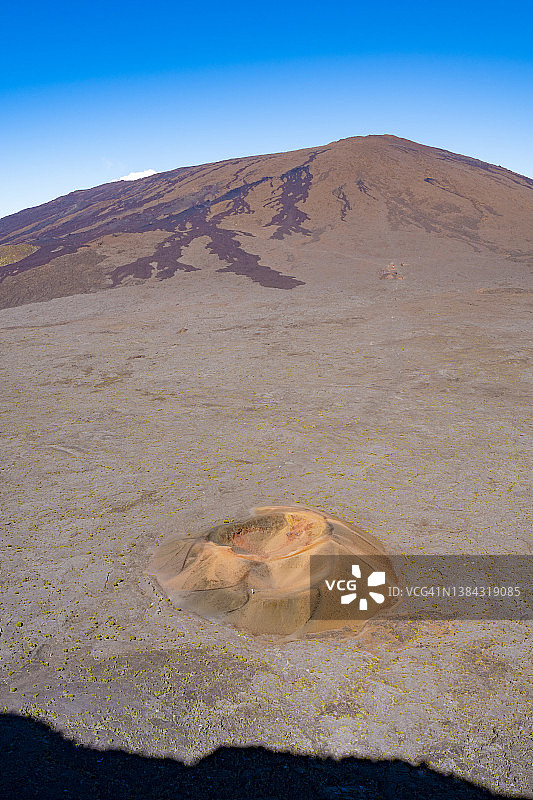留尼汪岛的蚁狮陨石坑图片素材