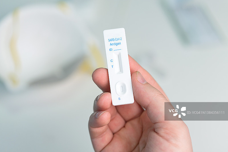 新冠病毒抗原快速检测，COVID-19实验室卡片试剂盒图片素材