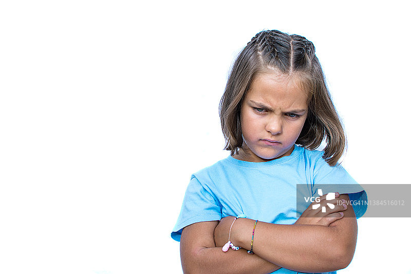 表情愤怒的孩子图片素材