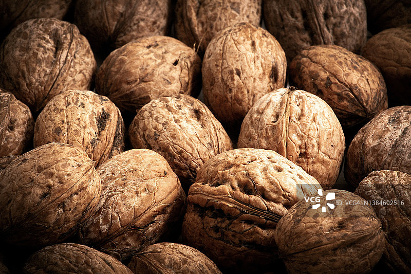带壳英国核桃图片素材
