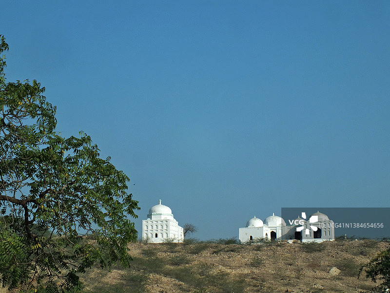 苏菲派圣人达塔尔神殿附近的坟墓图片素材