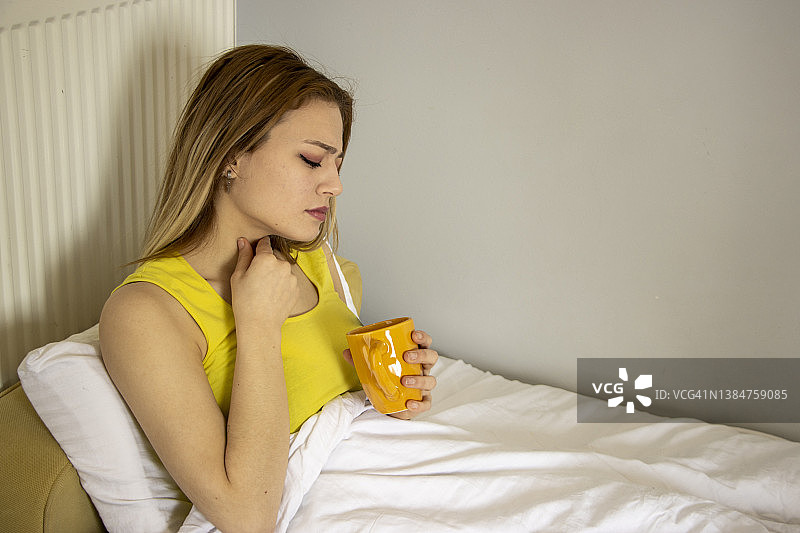 嗓子疼，睡眠，休息，饮食患者图片素材