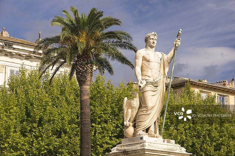 法国科西嘉岛巴斯蒂亚的拿破仑雕像图片素材