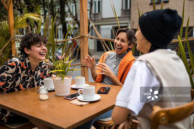 朋友开心图片素材