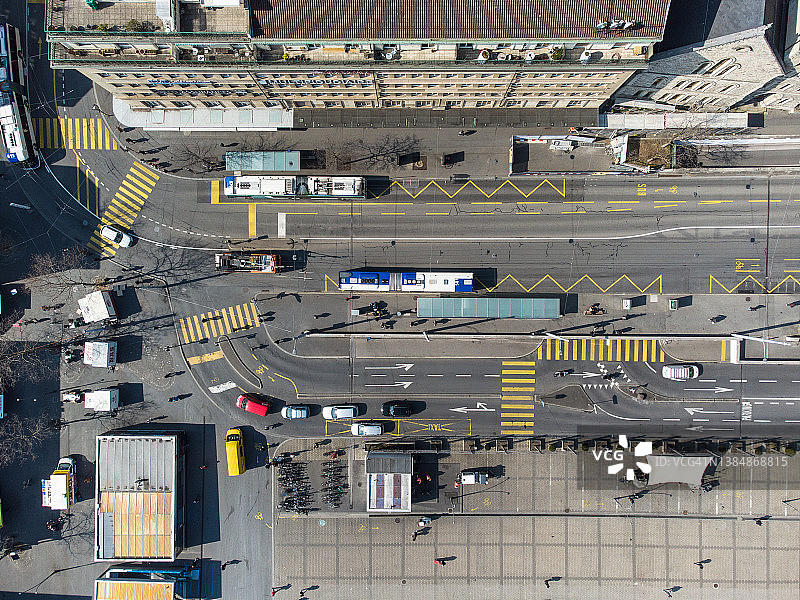 瑞士洛桑里彭广场交通的俯视角度图片素材
